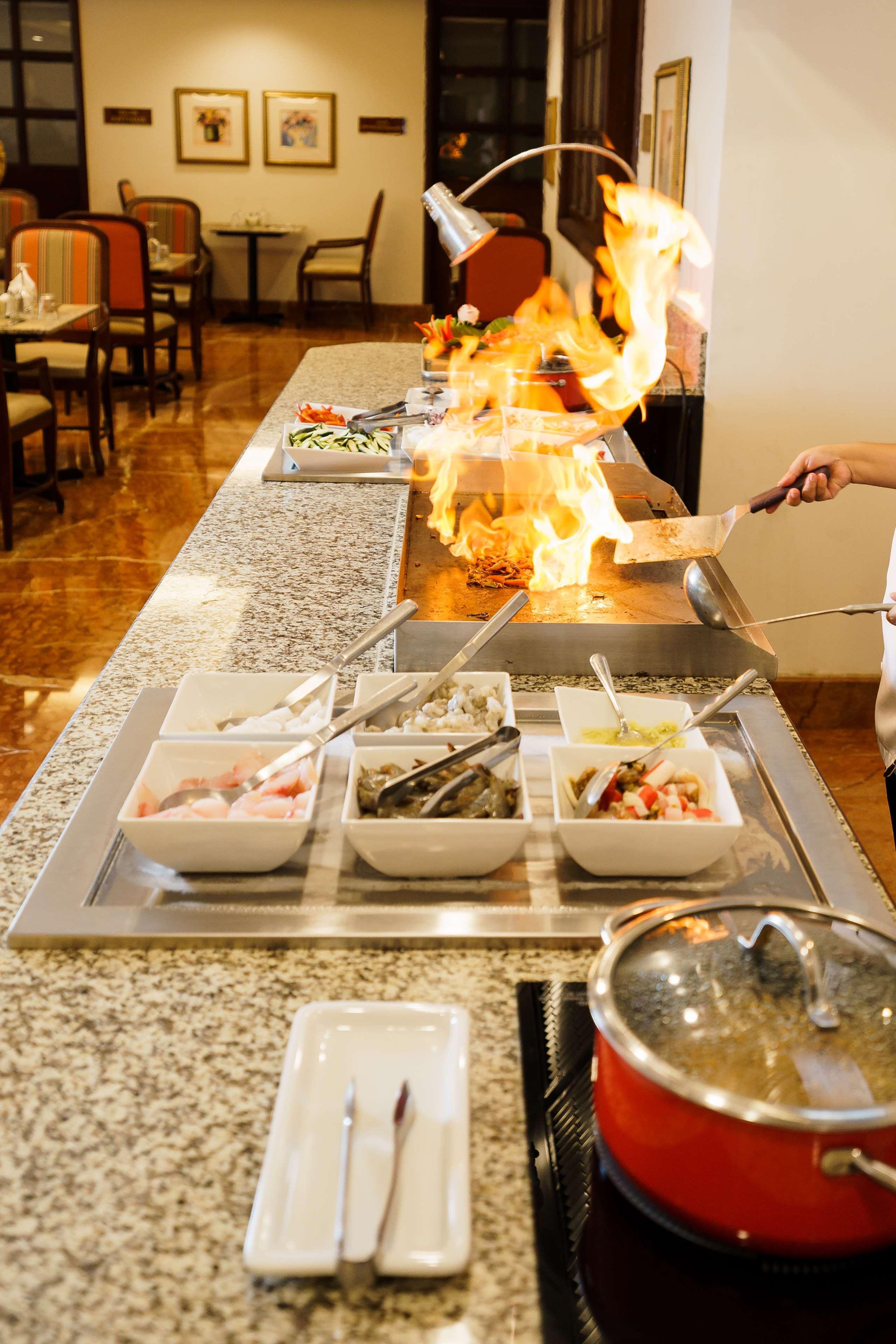 Barcelo Guatemala City Exterior photo A wok being used in a restaurant