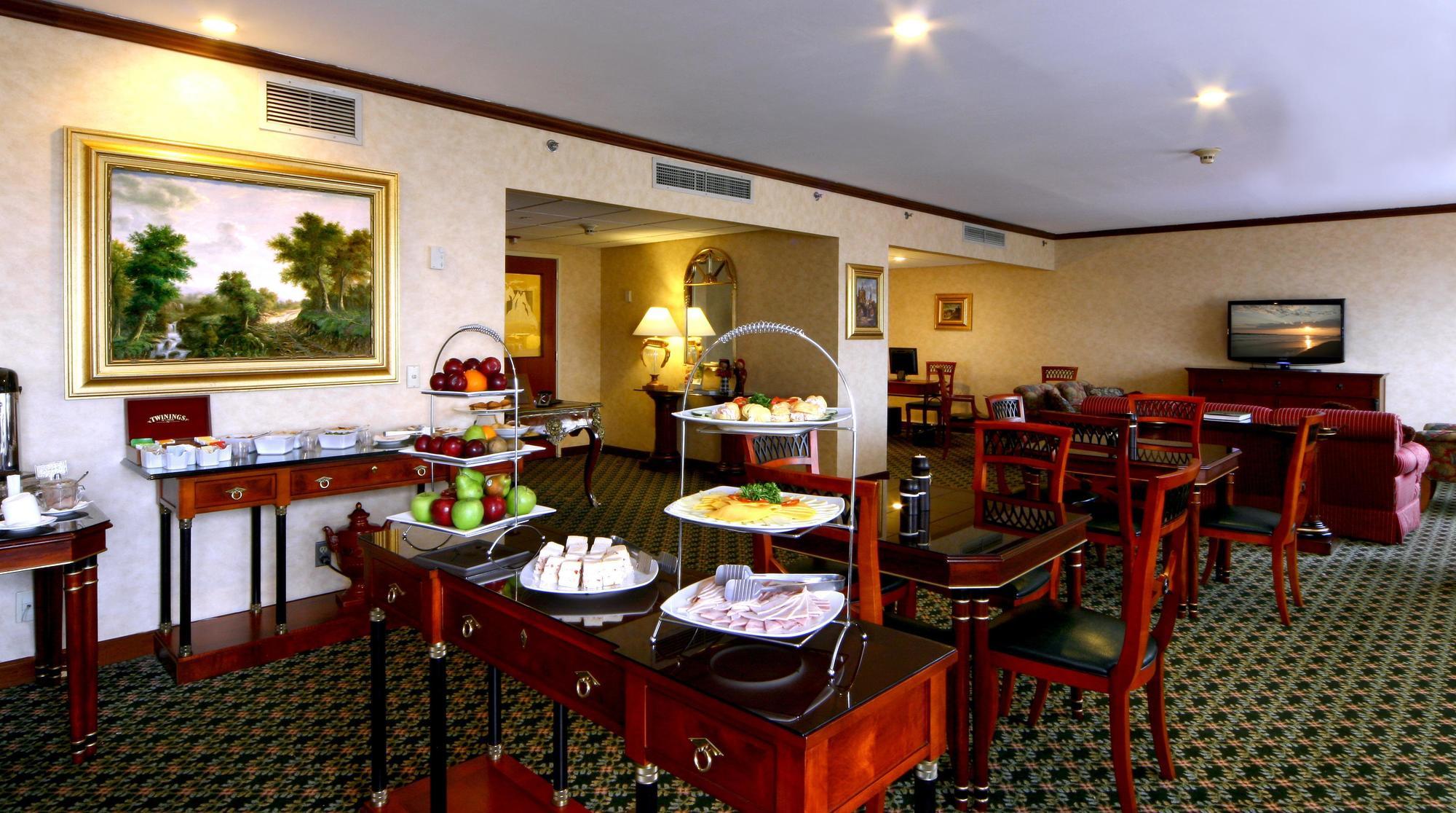 Barcelo Guatemala City Restaurant photo The interior of the hotel