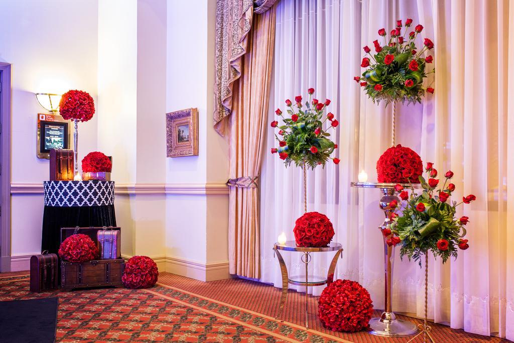 Barcelo Guatemala City Exterior photo Floral arrangements at a wedding