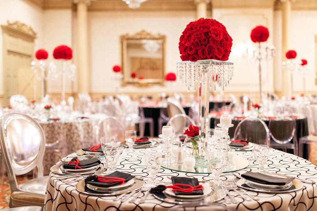 Barcelo Guatemala City Exterior photo A table set for a wedding reception